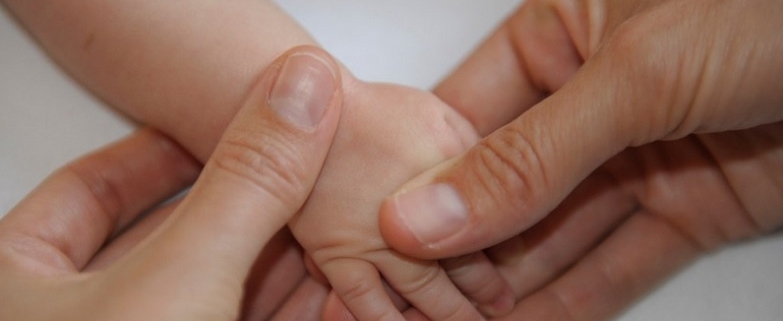 babymassage hand Gezondheidscentrum Lisse